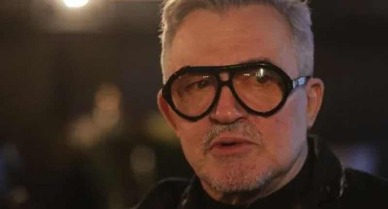 «Некоторые части тела заметны»: Дмитрия Диброва засняли у места проведения элитных оргий