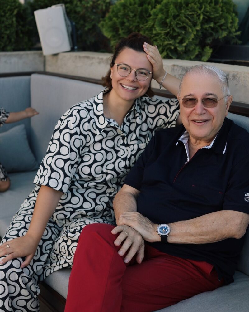 Евгений Петросян с молодой супругой Татьяной Брухуновой. 