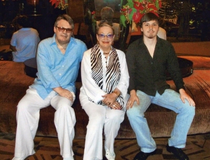 Измены хирурга и строгая свекровь довели Людмилу Хитяеву до разрыва и как она благословила мужа на свадьбу с другой