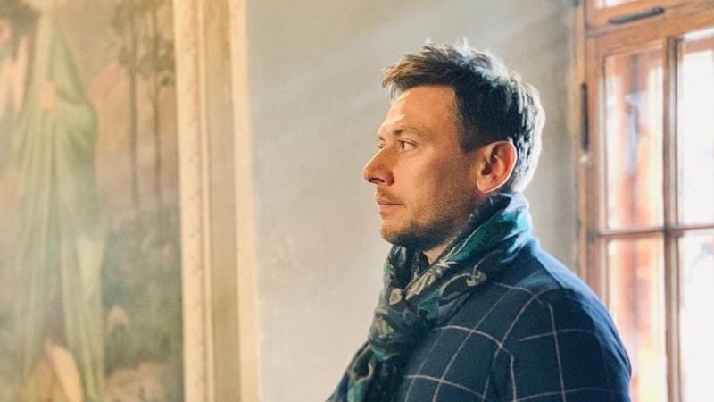 «Виделись только в аэропорту»: как «Народный артист» Руслан Алехно потерял жену, а затем и популярность