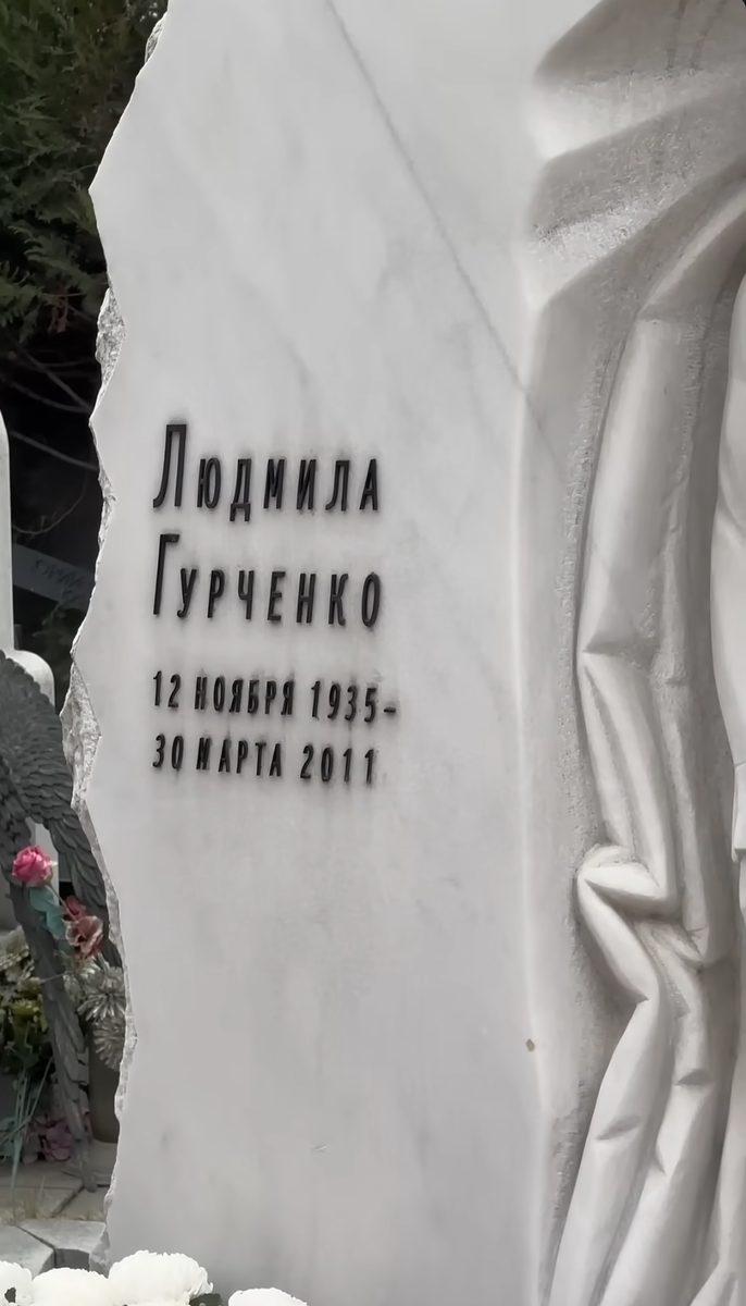 «Ей было все равно на своего ребенка» : что не так с личной жизнью 75-летней Людмилы Гурченко и почему ее похоронили не там, где она хотела