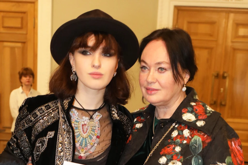 «Все по блату!»: как живут наследники звёзд, которым достался не только трамплин, но и «тяжёлая гиря»