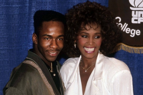 Расплата за триумф: почему Уитни Хьюстон так и не выбралась из бездны?