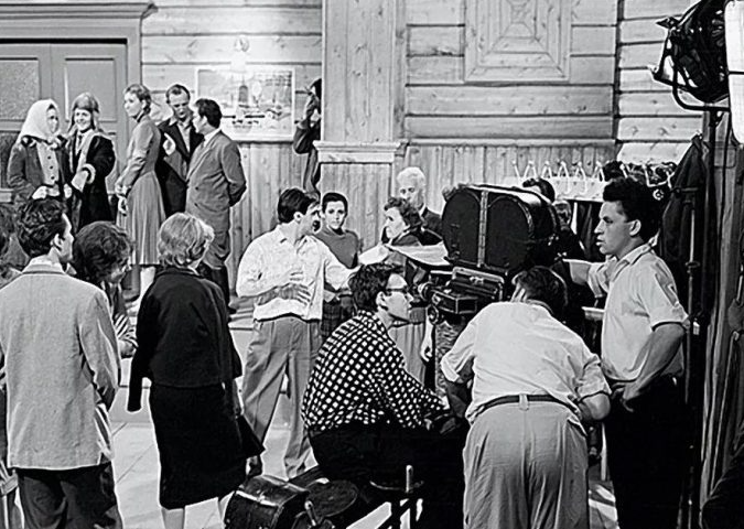 «Поцелуй пришлось снимать 15 раз»: как "Девчата" ломали судьбы и карьеры актеров