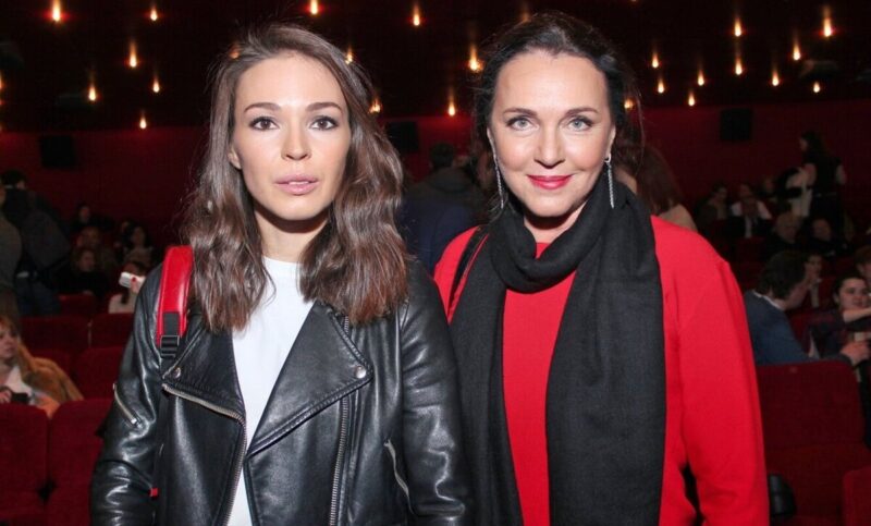 «Она потрясающая»: почему 60-летняя звезда «Гардемаринов» раскрыла тайну младшей внучки, которую 5 лет скрывала Агния Дитковските?