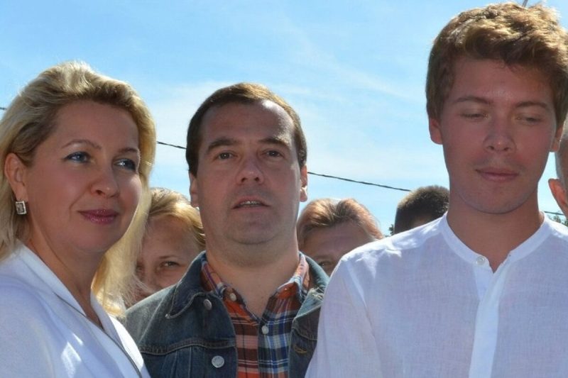 Восхождение или тень отца: кто такой Илья Медведев?