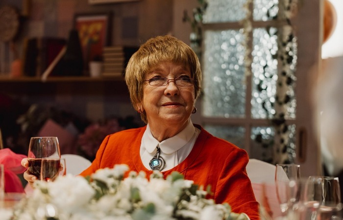 Почему 86-летняя "бабушка из Папиных дочек" прописала киргизку вместо правнуков?