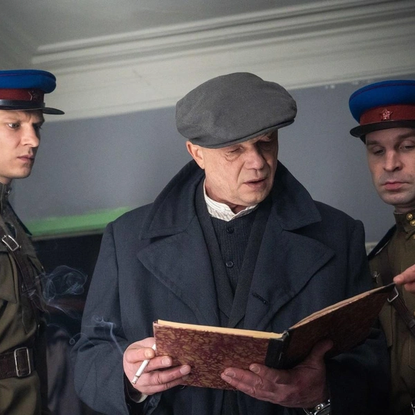 «Обезьяна, но женщины его любят»: как артист Смоляков из-за газетной строчки не стал врачом и 20 лет ждал счастья