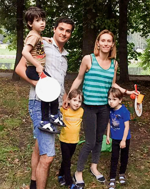 «Я просто не могла выбрать, кто из них достоин жить»: как звезда «Глухаря» Мария Болтнева вынесла тройню, но осталась без мужа