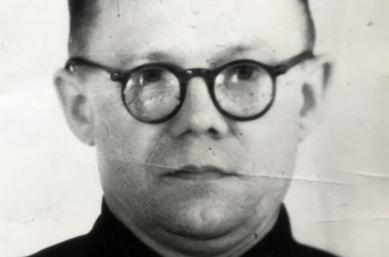 «Ей нельзя было ходить на работу»: почему актер Илья Соколовский 26 лет живет с женой, которую впервые увидел Снегурочкой