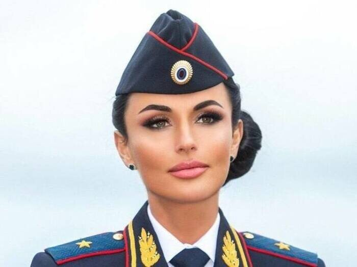 «Это не имеет никакого отношения к деловому дресс-коду»: как внешность Ирины Волк провоцирует скандалы и почему ей достались генеральские звёзды?