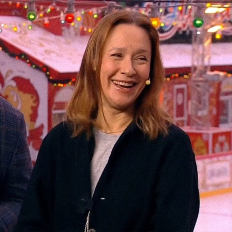 «Мой дом – моя крепость»: как 52-летняя Евгения Дмитриева, родившая детей после 39, утерла нос скептикам, прожив 14 лет с учеником моложе на 20 лет