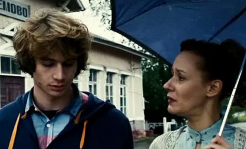 «Мой дом – моя крепость»: как 52-летняя Евгения Дмитриева, родившая детей после 39, утерла нос скептикам, прожив 14 лет с учеником моложе на 20 лет