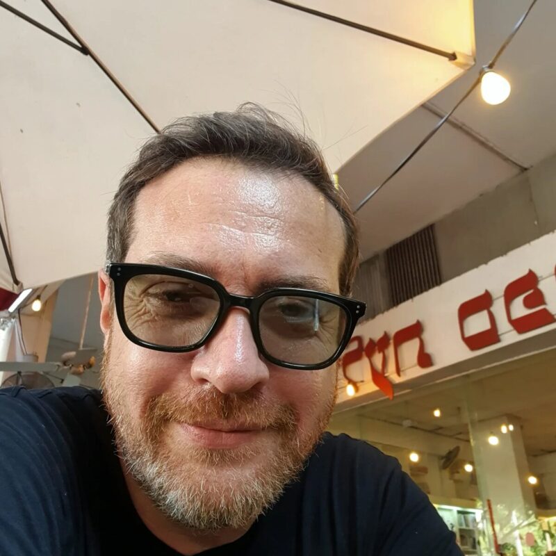 «Он не справился бы с материнством»: как трагически оборвалась жизнь первой жены Кирилла Сафонова, и чем живёт дочь актера в США