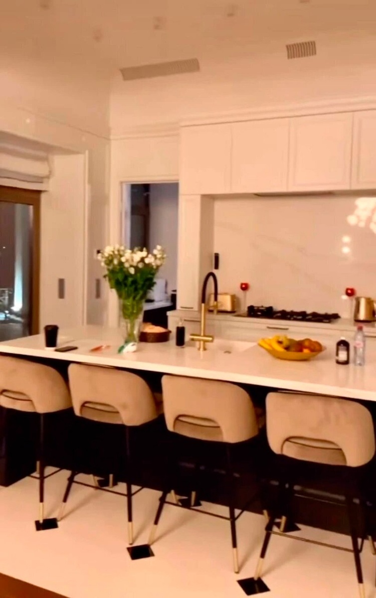 «Мне было тяжело»: Полина Гагарина вернулась к бывшему и живёт в роскошном особняке за полмиллиарда