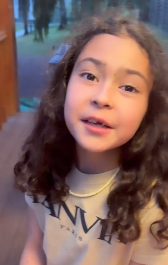 «Она потрясающая»: почему 60-летняя звезда «Гардемаринов» раскрыла тайну младшей внучки, которую 5 лет скрывала Агния Дитковските?