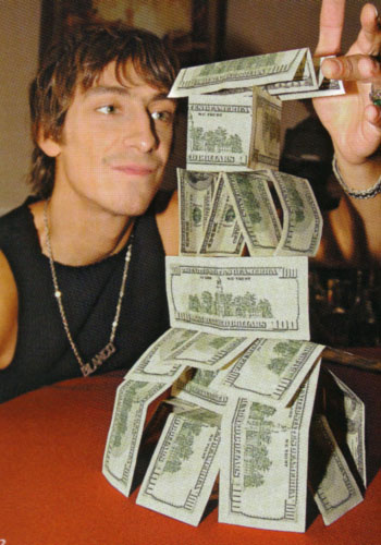 Четвертый раз отец, но не русский: как 43-летний Артем Ткаченко стал звездой вопреки "проходным ролям" и "разбитому сердцу"?