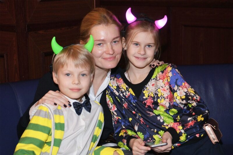 «Природа отдохнула»?: как выглядит 20-летняя дочь Виктории Толстогановой и Андрея Кузичева, и почему она «папина копия»