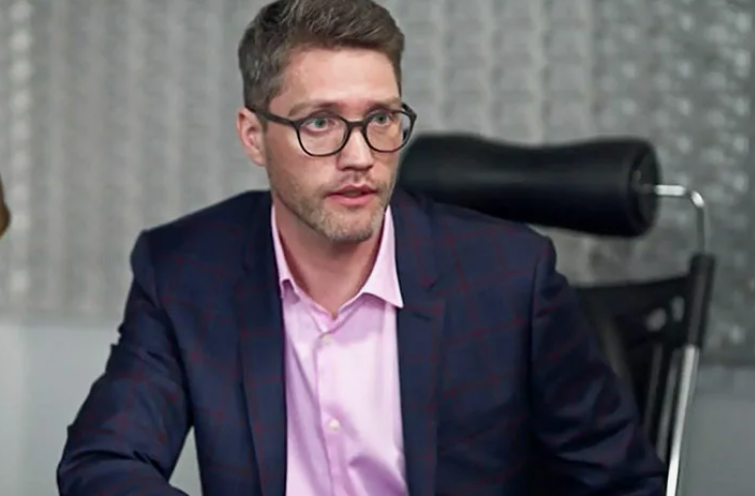 «Он не изменял»: почему после 20 лет брака и 5 детей известный актёр Павел Харланчук ушёл от жены