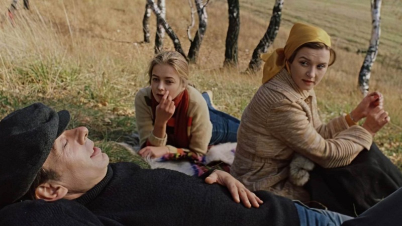 Тайны зарплат из «Москвы слезам не верит»: кто кого богаче?