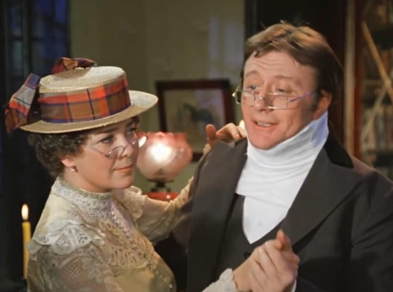 «Пока ты мужикам глазки строишь, я тут с голода подыхаю»: как муж-тиран изводил Людмилу Гаврилову, а Миронов добивался её три года