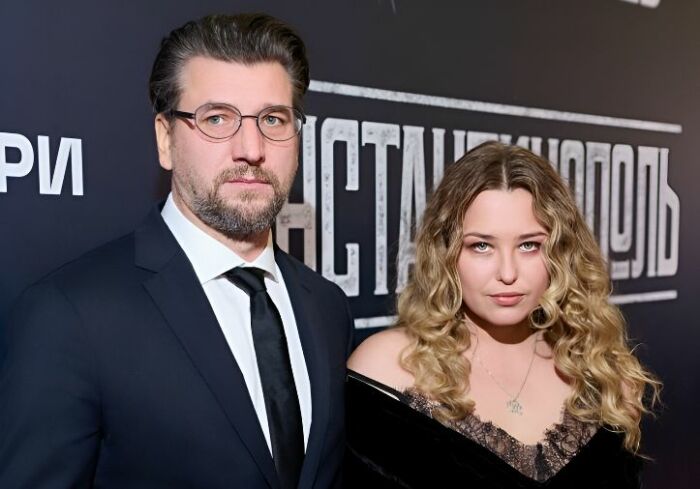 «Жениться можно сколько угодно раз»: кто из звёзд тайно вышел замуж в этом году, а кто повторил клятвы спустя годы?