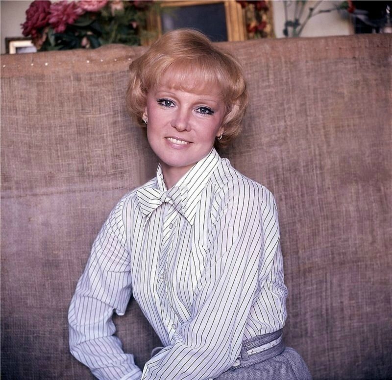 «Ей было все равно на своего ребенка» : что не так с личной жизнью 75-летней Людмилы Гурченко и почему ее похоронили не там, где она хотела