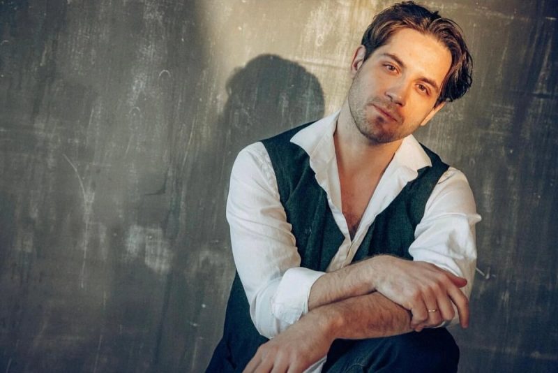 «Мир теперь крутится вокруг других вещей»: почему спустя 5 лет брака Марк Богатырев подал на развод с 39-летней Татьяной Арнтгольц?