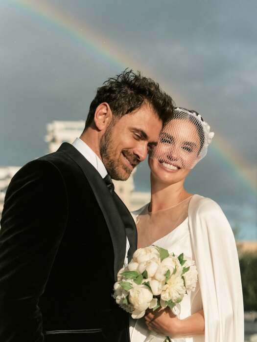 «Жениться можно сколько угодно раз»: кто из звёзд тайно вышел замуж в этом году, а кто повторил клятвы спустя годы?