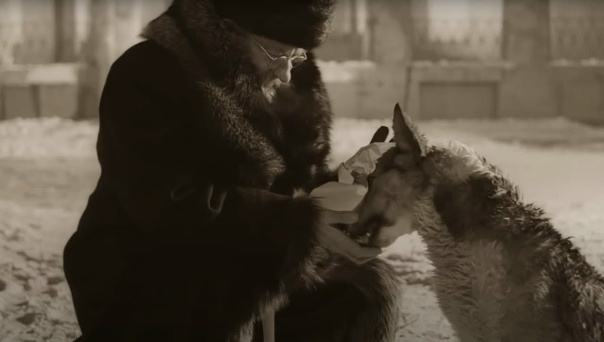 «Ложка прилипла к языку, а лук был вместо яблок»: что приходилось есть актёрам в культовых фильмах СССР?