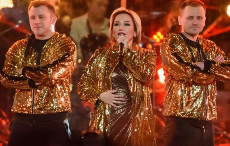 «Это настоящий кайф, а не ирония»: почему 90-е снова в тренде у зумеров и кто из звёзд собирает полные залы?