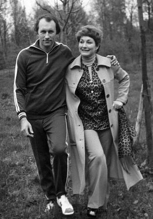 Измены хирурга и строгая свекровь довели Людмилу Хитяеву до разрыва и как она благословила мужа на свадьбу с другой