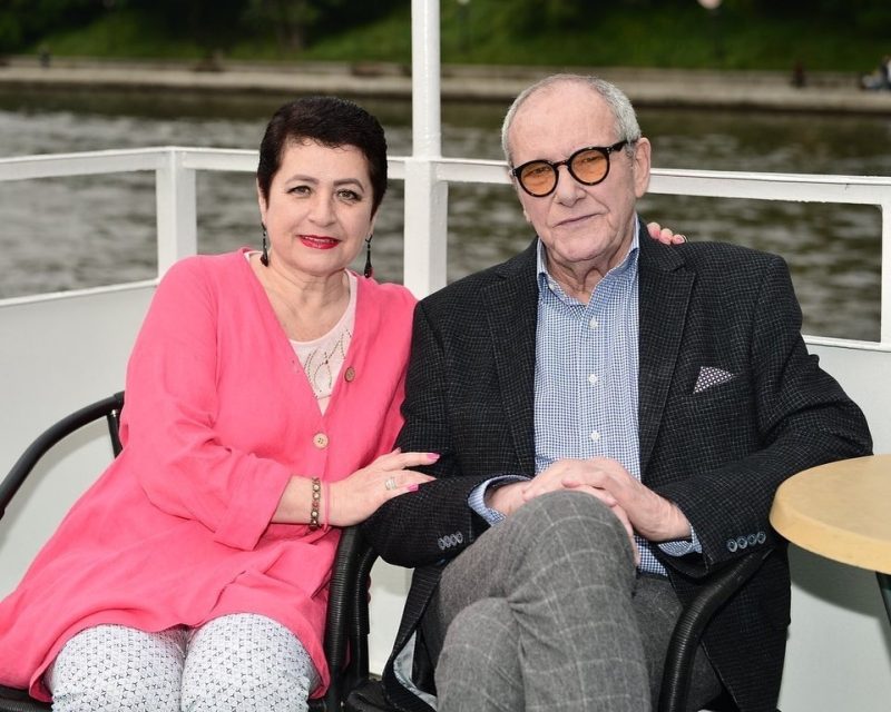 «Повезло встретить достойную женщину»: почему 85-летний Виторган и 62-летняя Млодик стали изгоями в Сети?