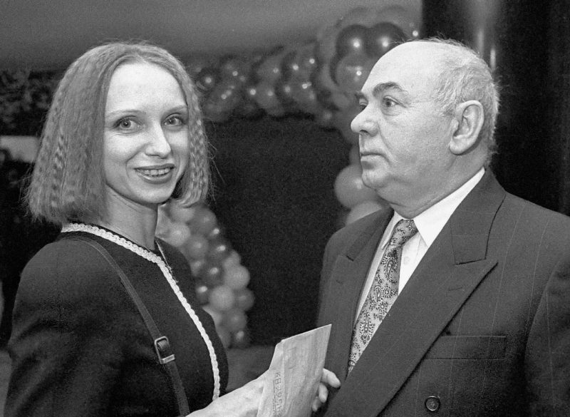 «Он мне не изменял, он жил в другом браке»: как 18-летняя актриса увела 41-летнего Равиковича и чем закончилась их история