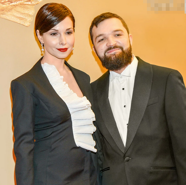 «Он ушел к другой? Я не знаю, к какой!»: кто разрушил брак Александры Урсуляк и Александра Голубева после рождения двух дочерей