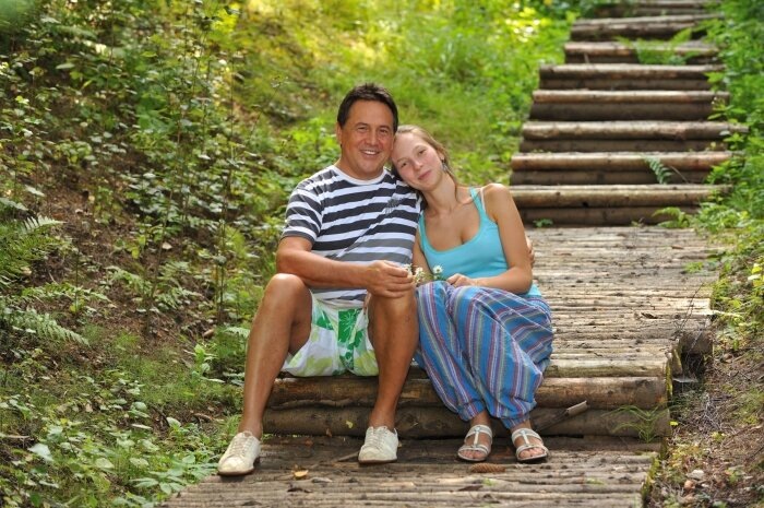 «Он ушёл, оставив всё» : как сложилась судьба восьми детей Рената Ибрагимова, и почему одна из дочерей так и не простила отца