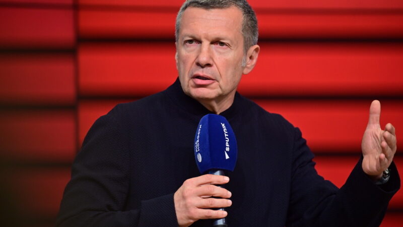 «Он не просто бунтарь, а творческая личность»: почему сын Владимира Соловьева живет в Лондоне и красит ногти в черный