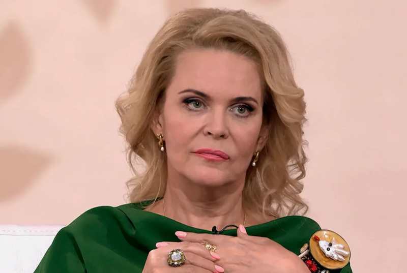 «Лучше быть одной»: почему эти 10 актрис трижды обожглись в любви, но нашли счастье на сцене?