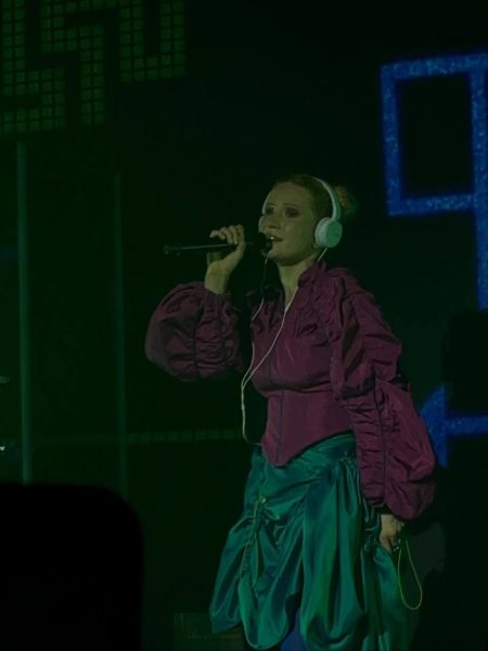 Чуть не умерла на сцене: Монеточку* экстренно госпитализировали прямо с концерта в Риге