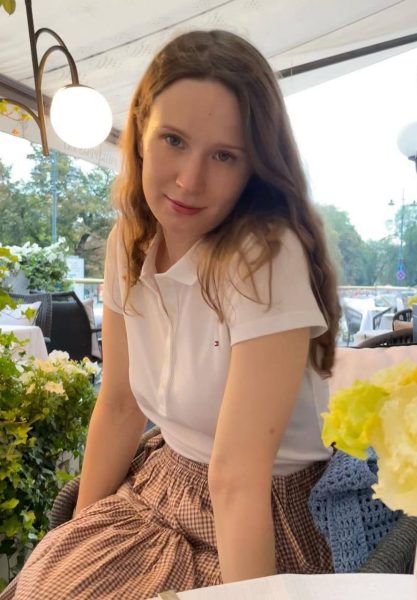 Чуть не умерла на сцене: Монеточку* экстренно госпитализировали прямо с концерта в Риге