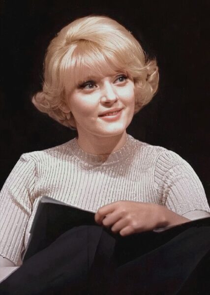 «Я была возмущена»: почему соперничество сестёр Вертинских продолжалось 80 лет, но старшая всегда оставалась в тени