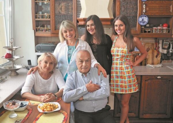 Судьба спасла от ареста отца: тайны личной жизни Левона Оганезова