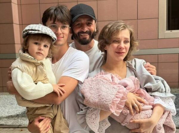 «Лиза не так проста, как кажется»: почему бывшая жена 52-летнего Ильи Авербуха не верила в его любовь к 25-летней Арзамасовой