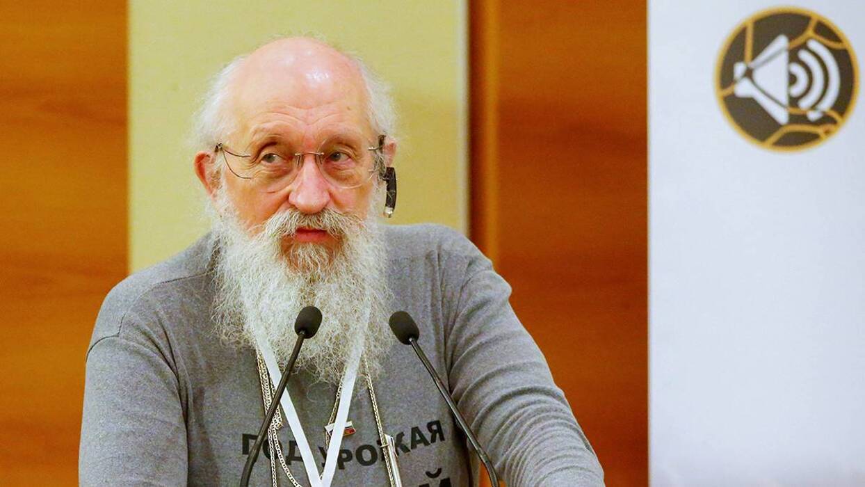 82782a53c2233595cbf754270571922f-1