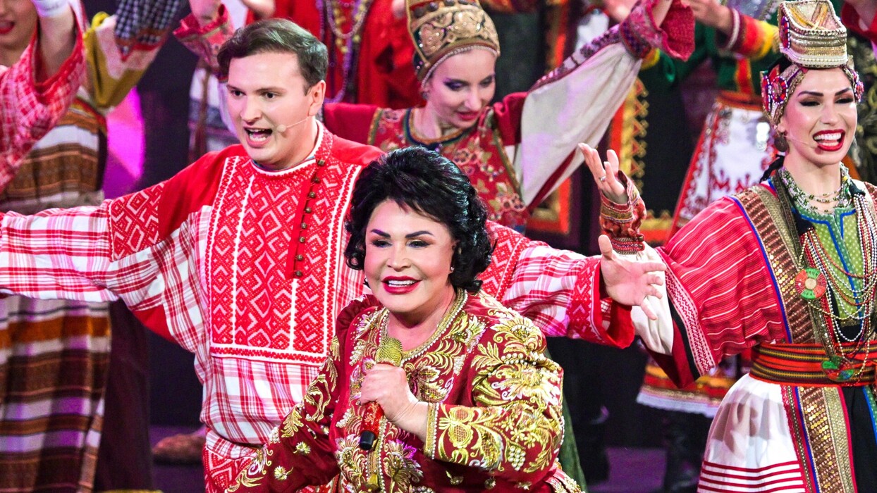 Концерт “Страна талантов” в Москве в честь 50-летия ансамбля “Русская песня”