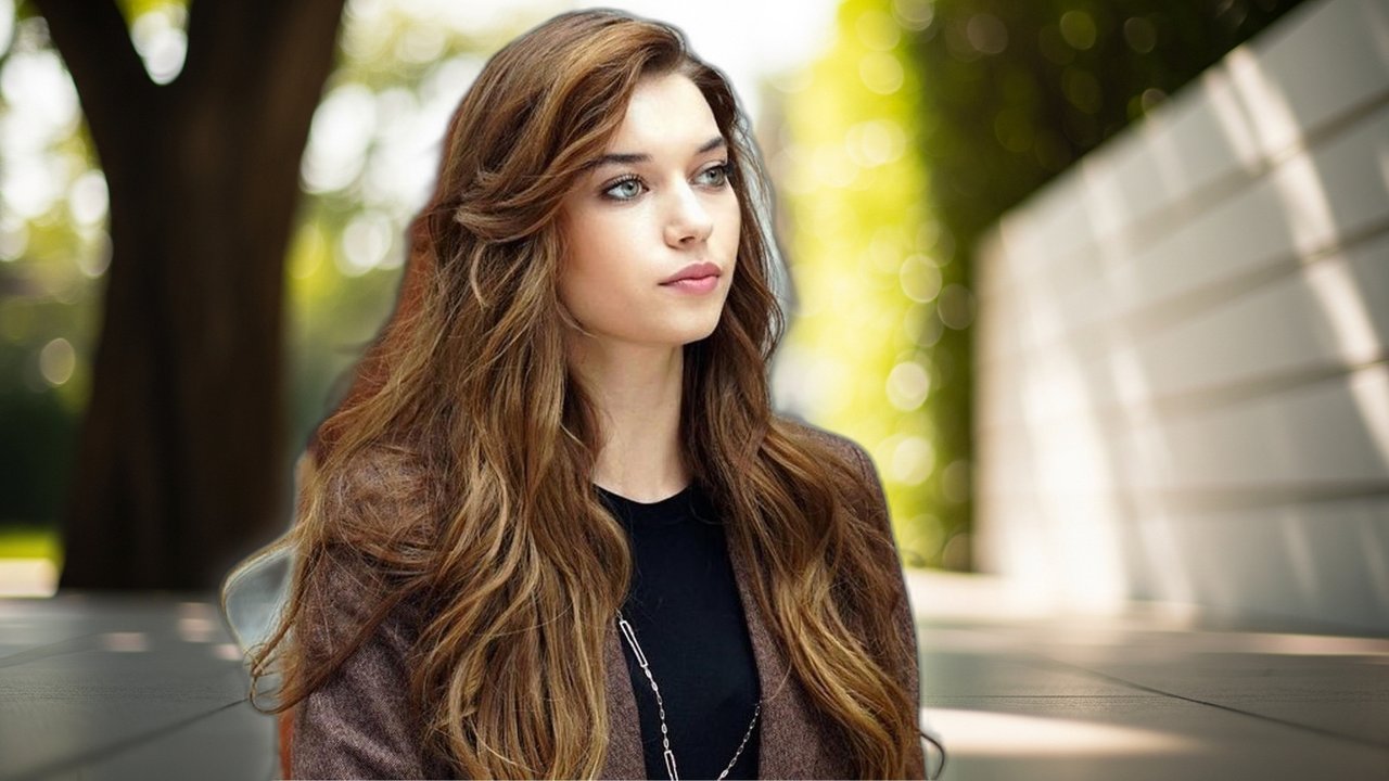 «Я перфекционистка, но очень устаю от этого»: как Афра Сарачоглу из «Зимородка» боролась за счастье и любовь, но оказалась одна?