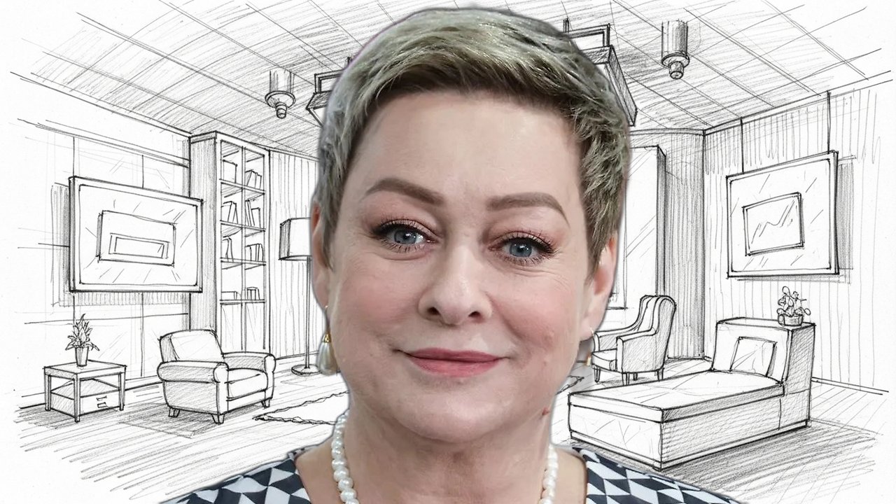 «Я не женщина, а 50/50»: как 53-летняя Мария Аронова содержит мужа и растит детей от разных браков, которых «считает расплатой»