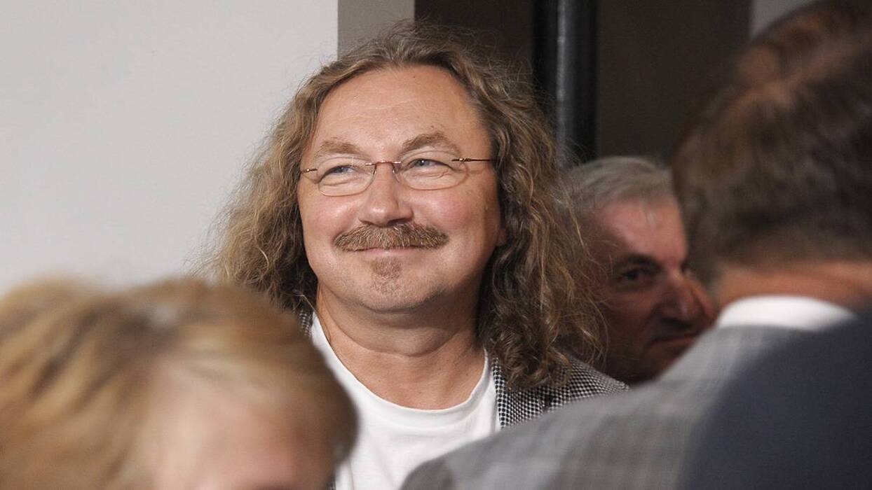 e3832bd21c0d9cdd65d45f7070f638be