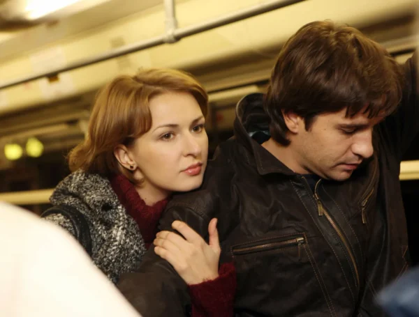 «Я вся светилась от счастья»: как наследница знаменитой династии Анна Тараторкина ушла с экранов ради второго брака в 41 год