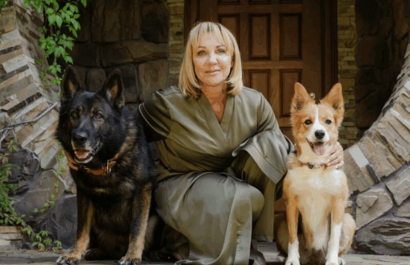 «Я не могу без сцены!»: как Елена Яковлева покорила столицу, сменила 10 школ и посвятила 35 лет одному мужчине